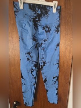 Blue Tie-Dye Leggings with Black Accent